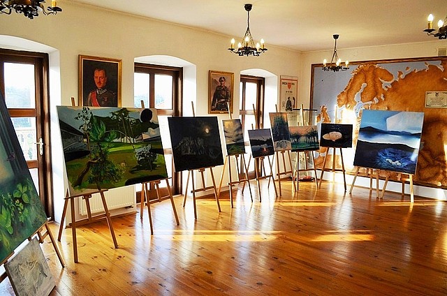 Wystawa prac malarskich Sylwii Górak w Muzeum Ziemi Leżajskiej