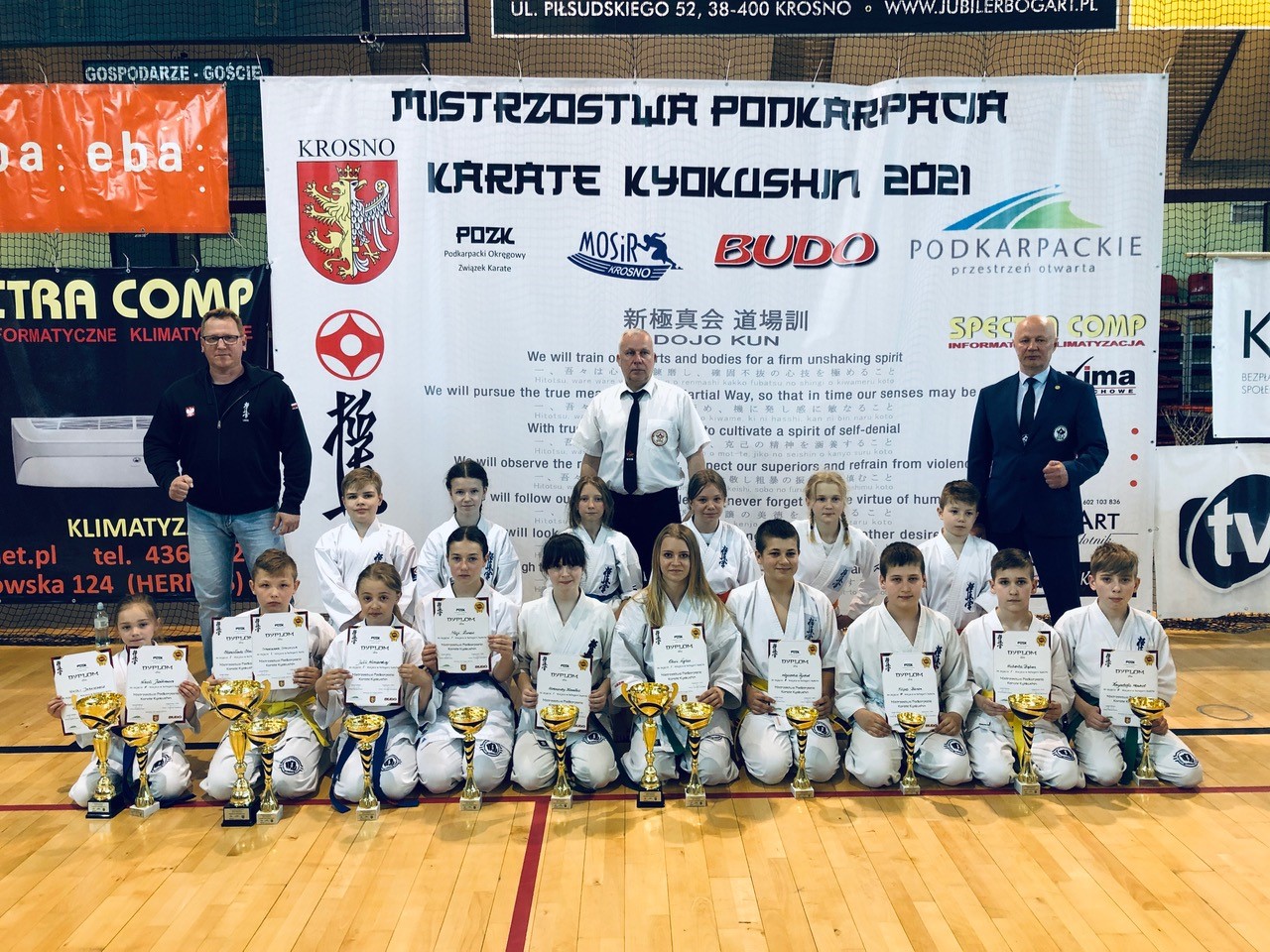 Trzynaście medali i drugie miejsce w rywalizacji drużynowej w Mistrzostwach Podkarpacia dla LKKK