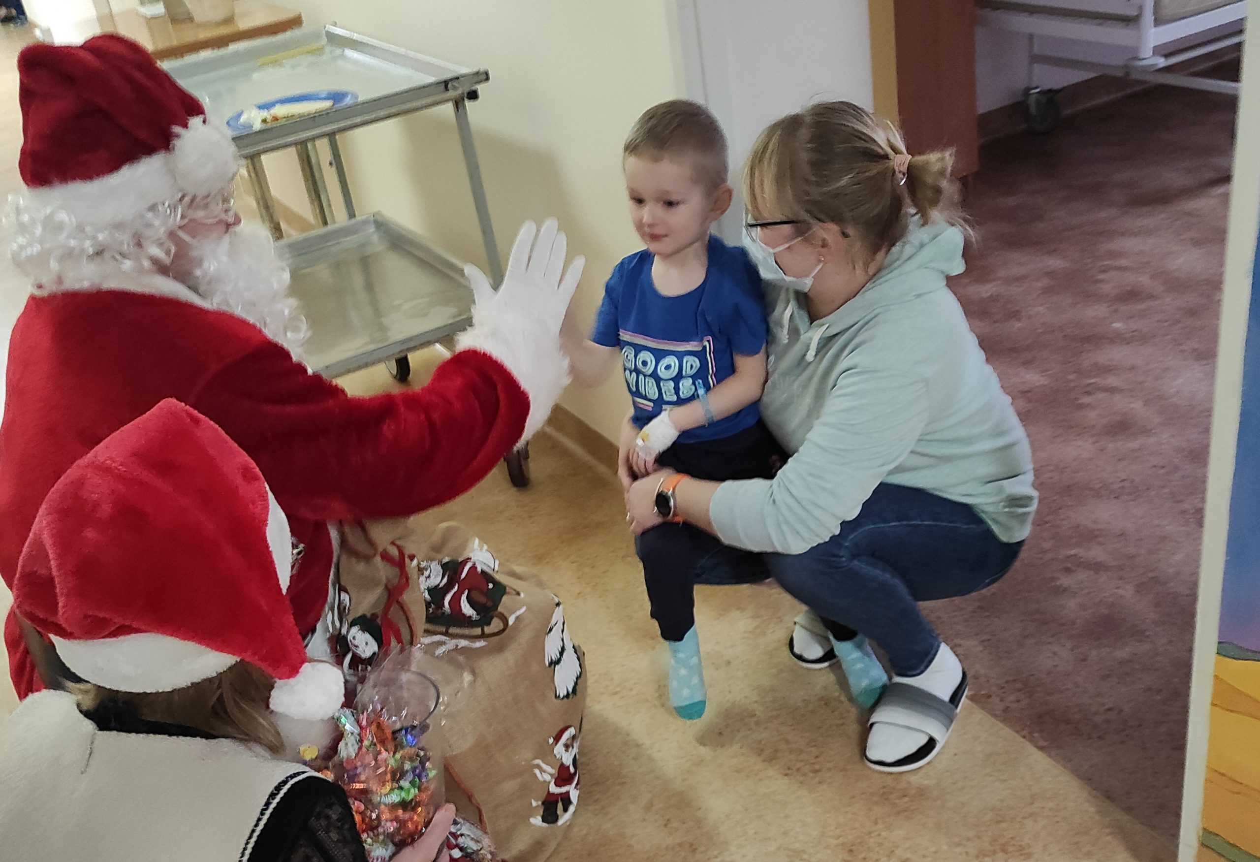 Święty Mikołaj odwiedził małych pacjentów Oddziału Dziecięcego w leżajskim szpitalu