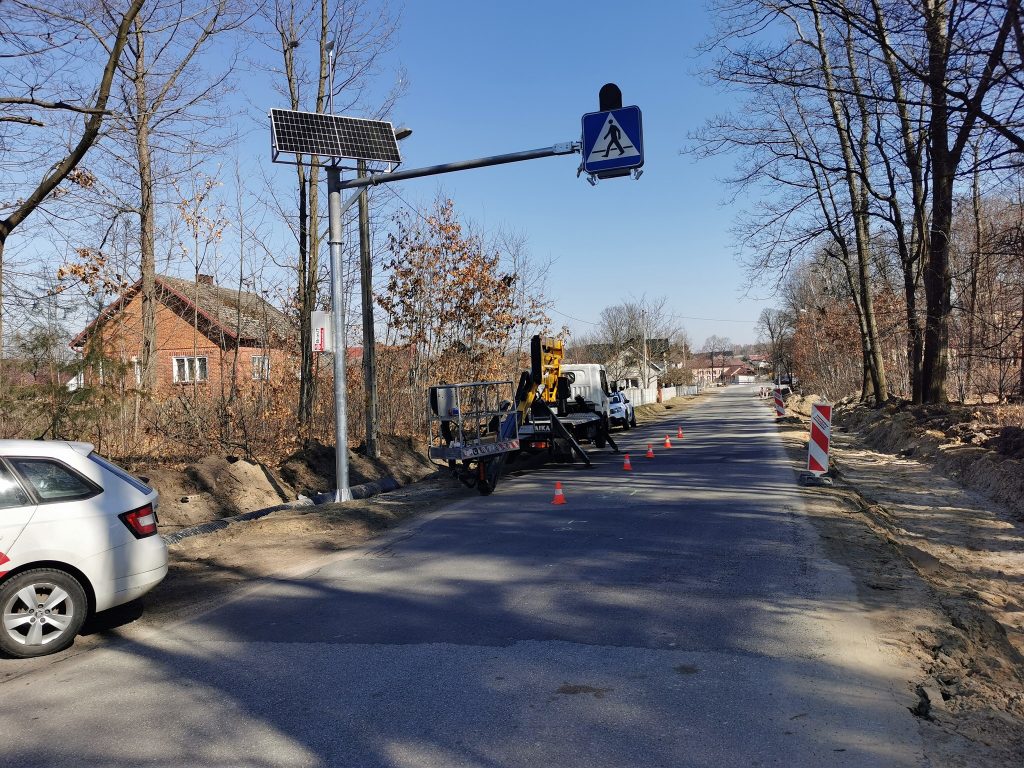 Zdjęcie przedstawia przebudowaną drogę powiatową w Woli Zarczyckiej