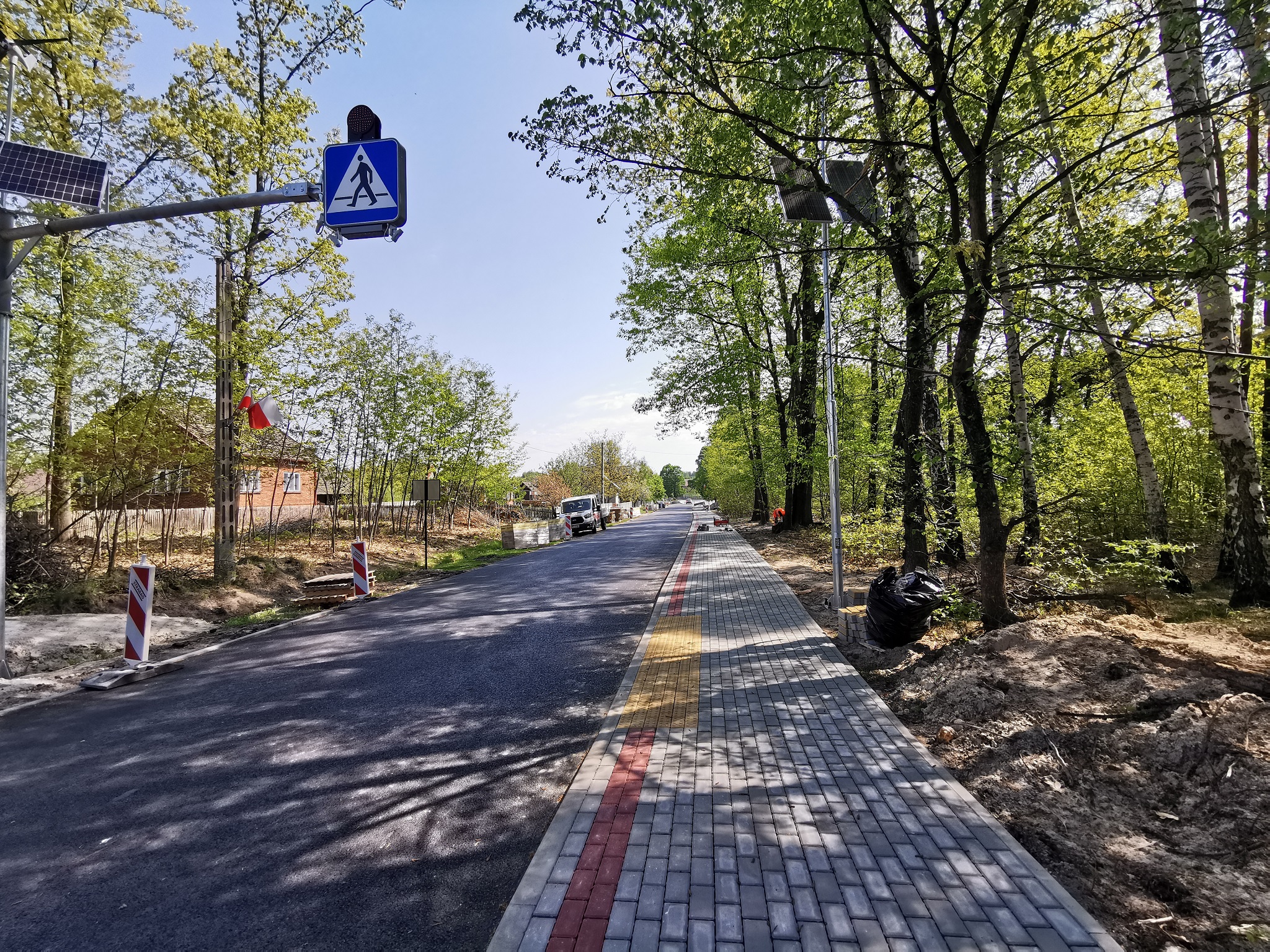 Zdjęcie przedstawia przebudowaną drogę powiatową w Woli Zarczyckiej