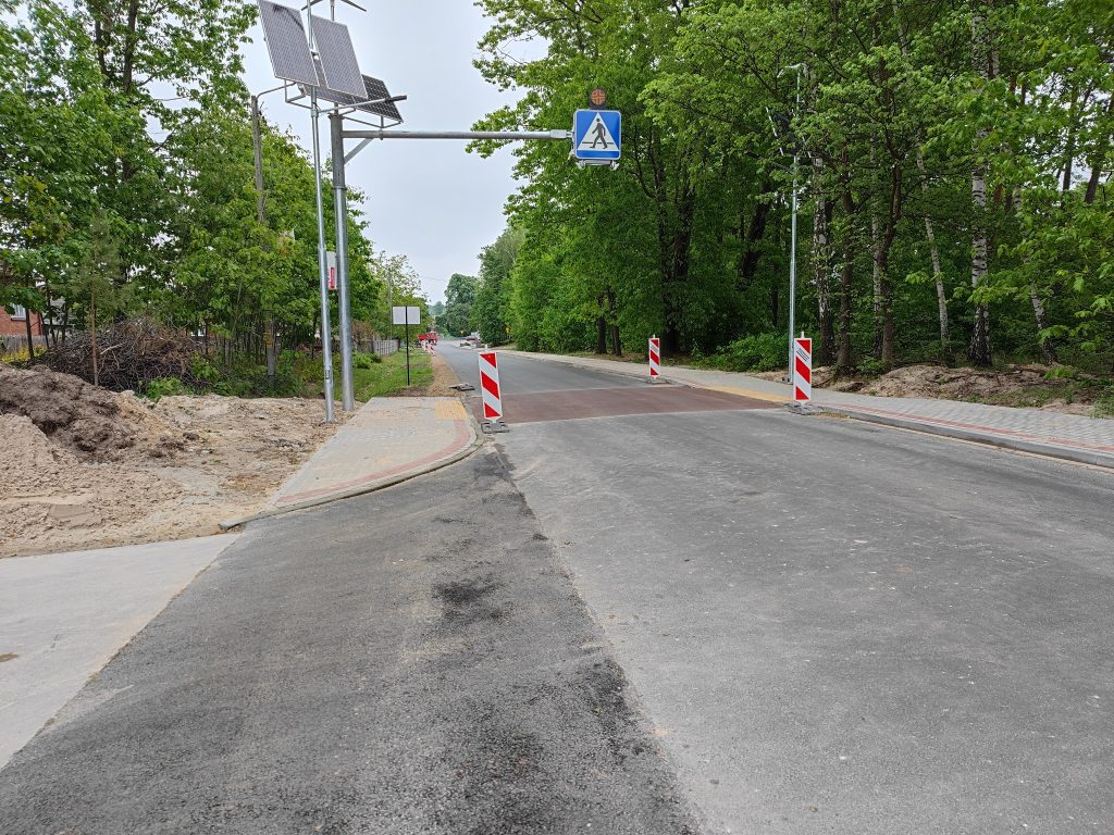 Zdjęcie przedstawia przebudowaną drogę powiatową w Woli Zarczyckiej