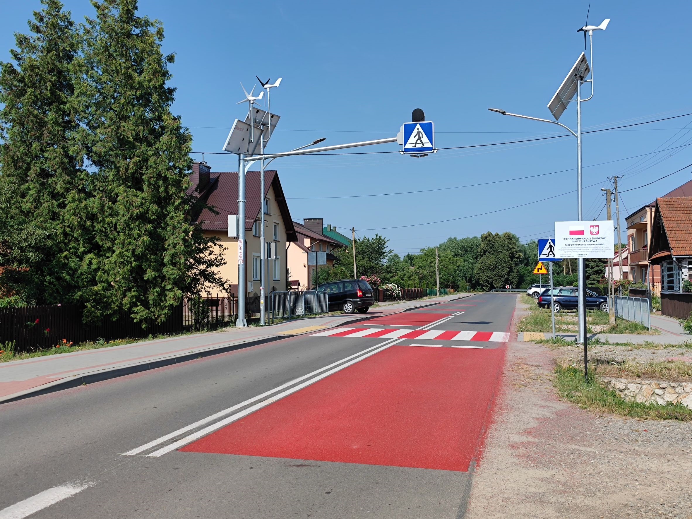 Zdjęcie przedstawia przebudowane skrzyżowanie w miejscowości Tarnawiec